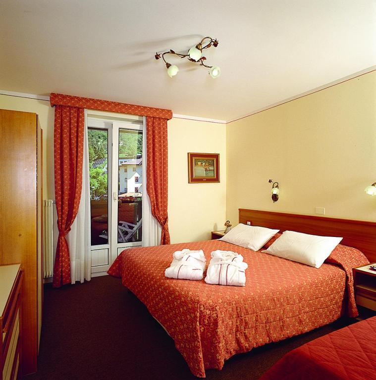 Hotel Des Alpes Molveno Bilik gambar